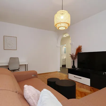 Lana Apartman Zára